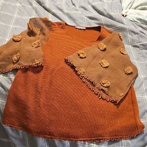THML ' Rust and Tan Textured Top